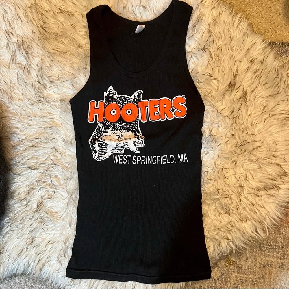 HOOTERS tank top